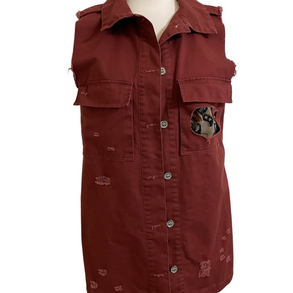 GIMMICKS BY BKE Rust Burgundy Distressed Velvet Flocked Floral Back Vest - Picture 3 of 16